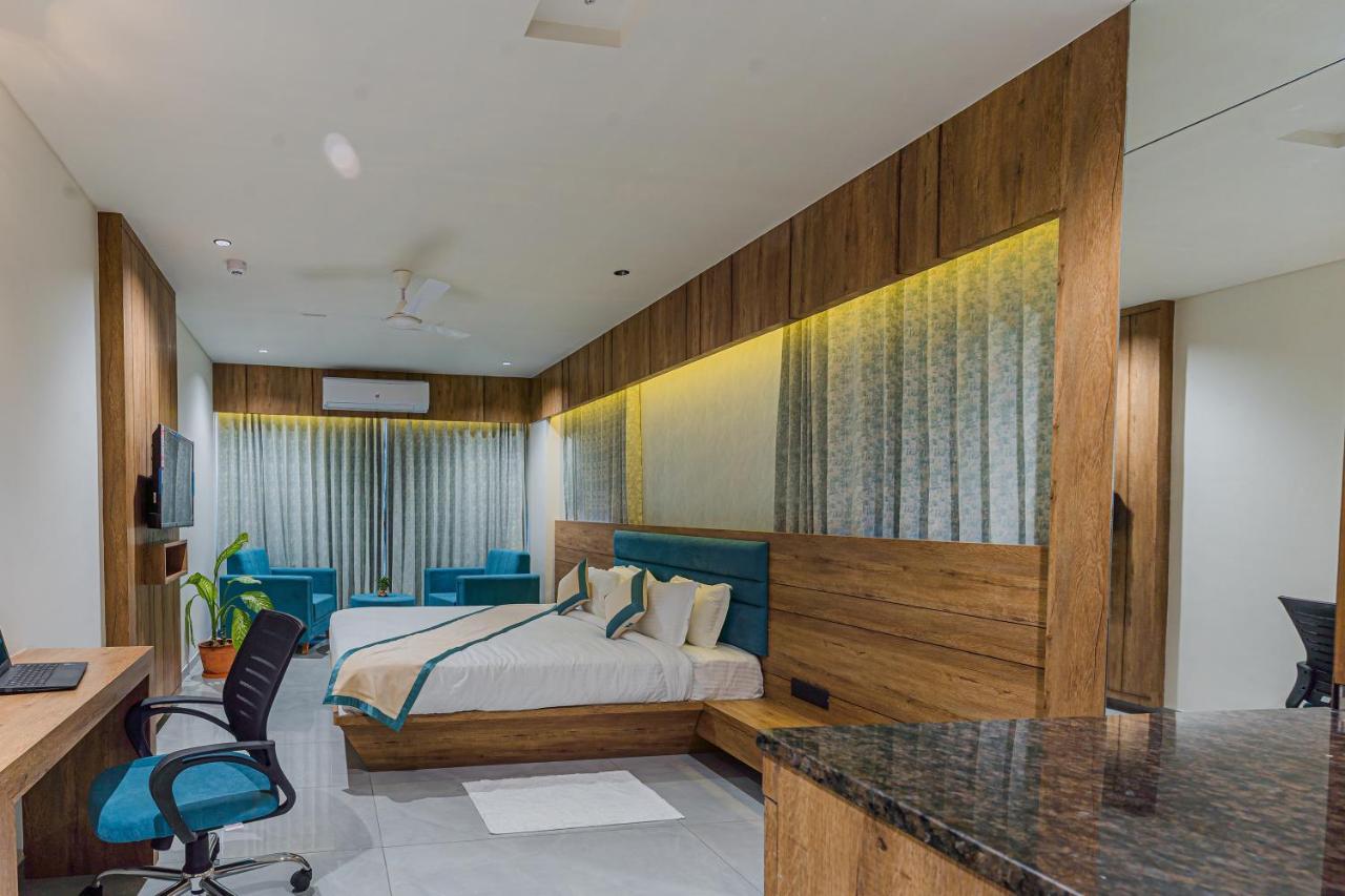 Hotel The Grand Heaven Gandhinagar Exterior foto