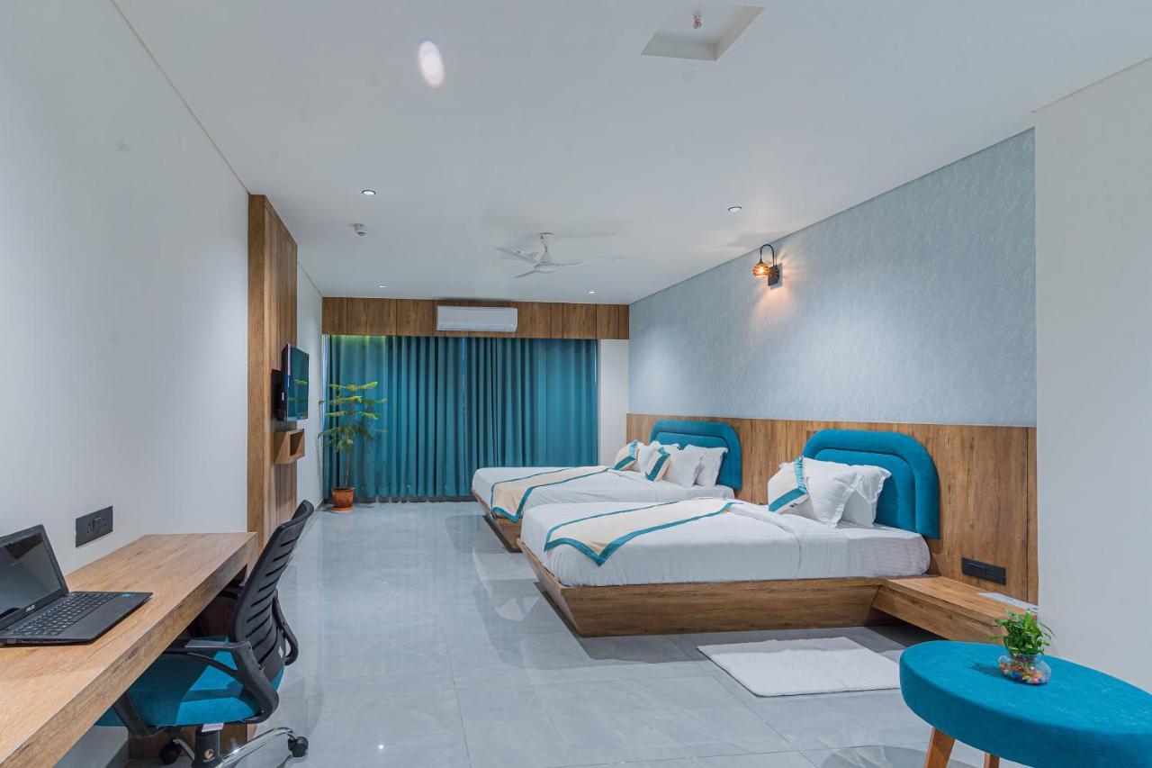 Hotel The Grand Heaven Gandhinagar Exterior foto